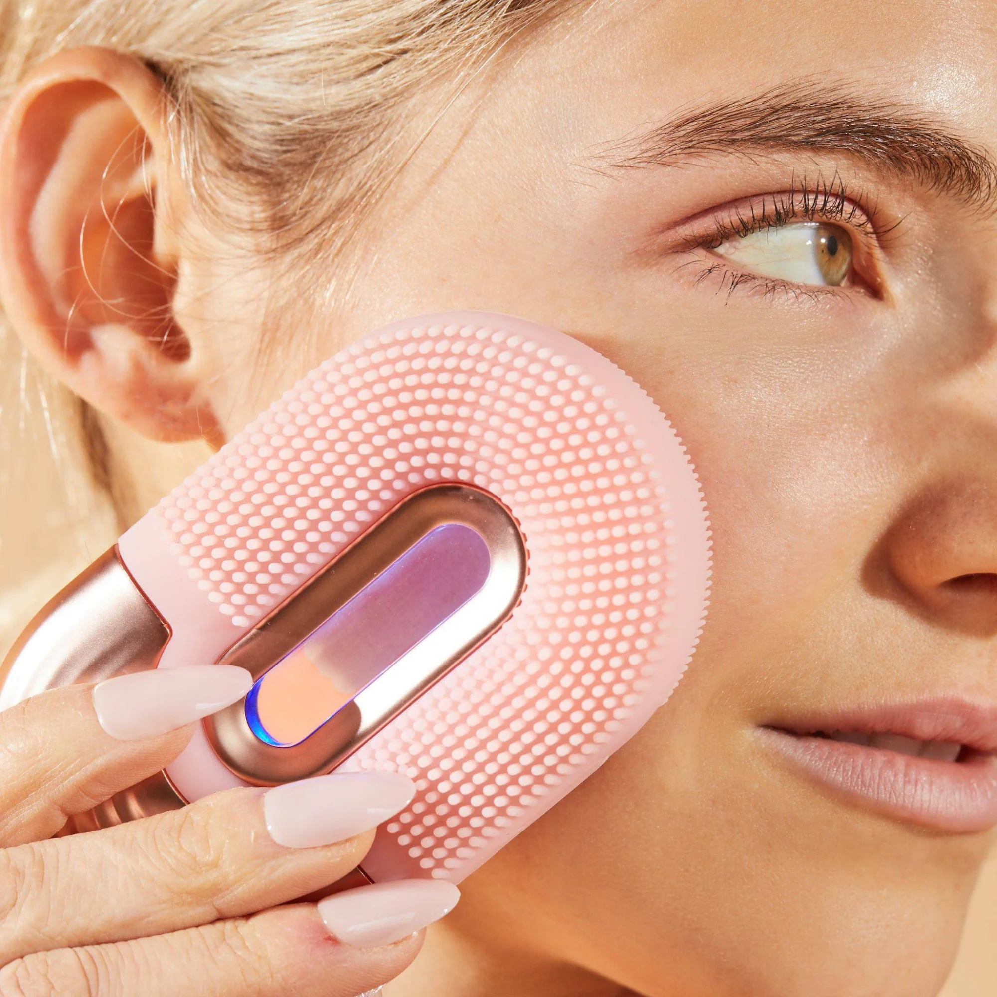 Tilka Cleansing Brush with LED - Image 4
